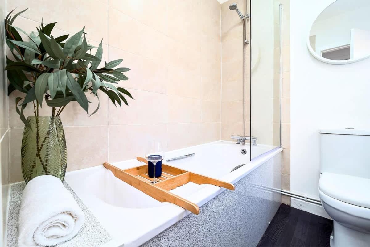 Penkhull House By Truestays - 4 Bedroom House In Stoke-On-Trent Eksteriør billede