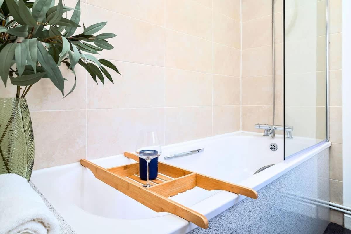 Penkhull House By Truestays - 4 Bedroom House In Stoke-On-Trent Eksteriør billede